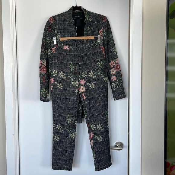 Zara Suit - Picture 3 of 10